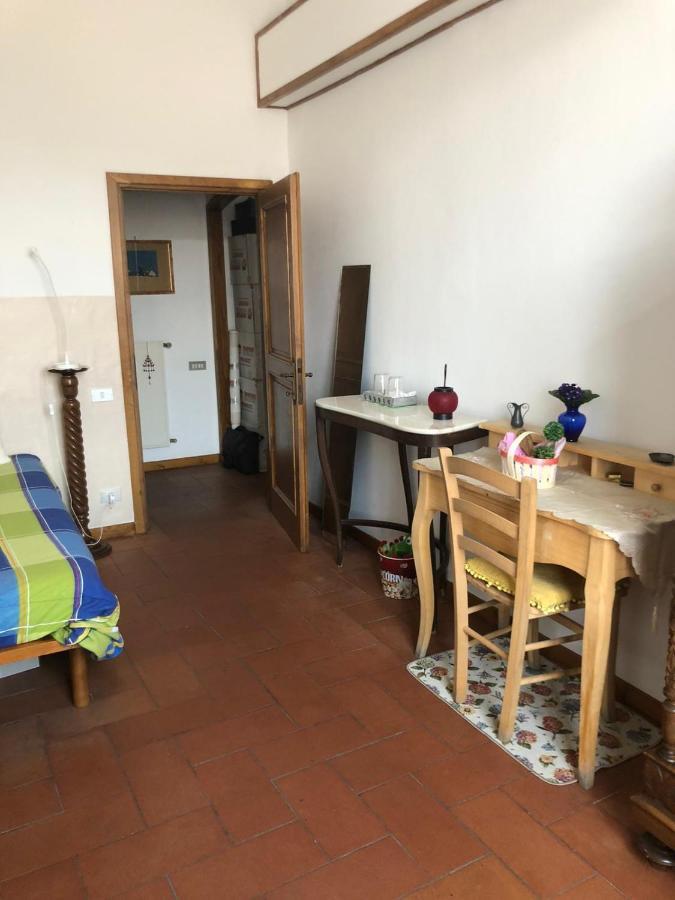 Solo Traveller Bedroom In Homestays City Center Floransa Dış mekan fotoğraf