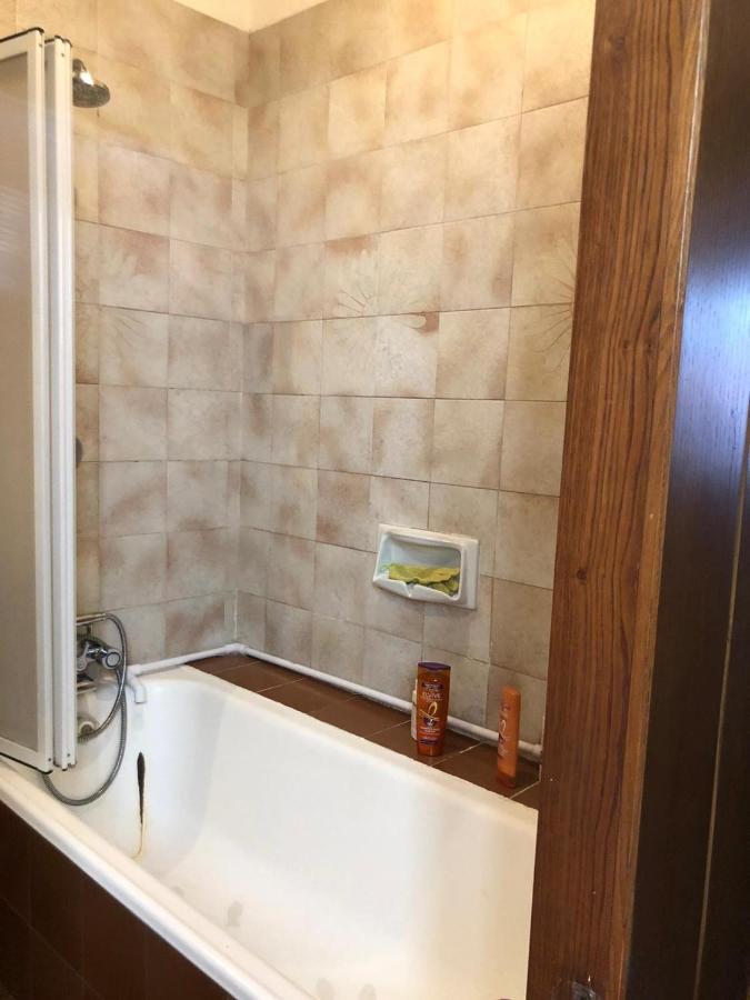 Solo Traveller Bedroom In Homestays City Center Floransa Dış mekan fotoğraf