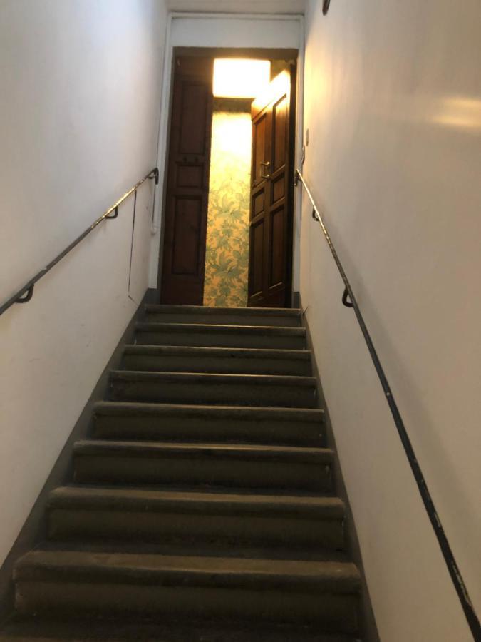 Solo Traveller Bedroom In Homestays City Center Floransa Dış mekan fotoğraf